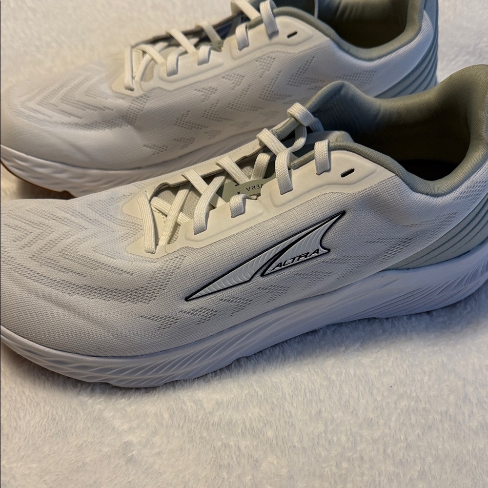 Altra Men's Rivera size 9.5 grey and white NWOB Athletic Shoes - Picture 2 of 11